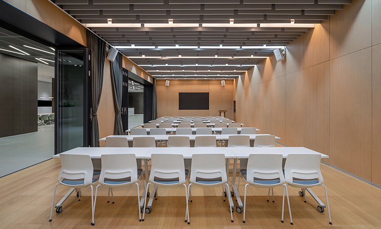 半開放式辦公會議室