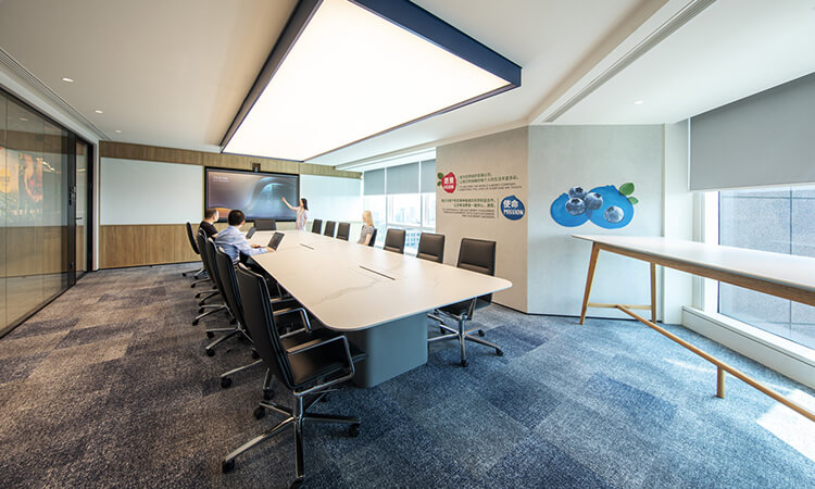 小型辦公會(huì)議室裝修完工照片