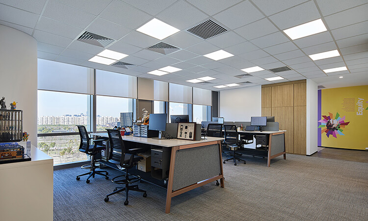 高層辦公室裝修通風(fēng)隔熱設(shè)計效果